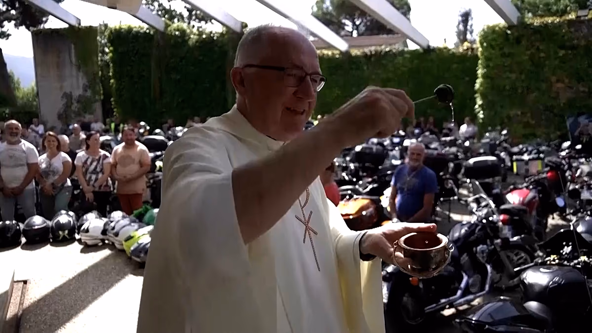 İtalya'da 200 Motosikletçiye Papalık Kutsaması