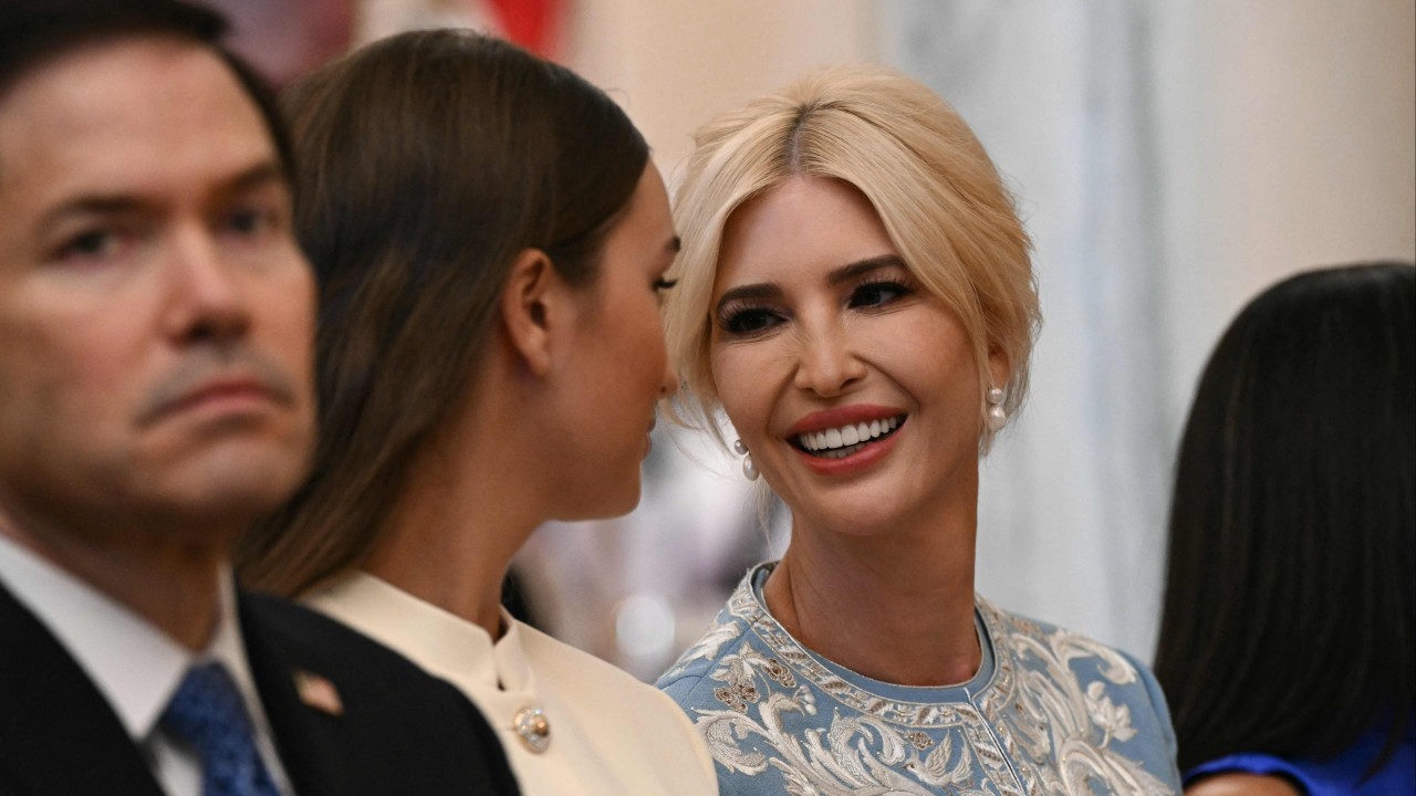 Ivanka Trump, Xi Jinping'i karşılarken Çinli tasarımcı Guo Pei'nin elbisesini giydi