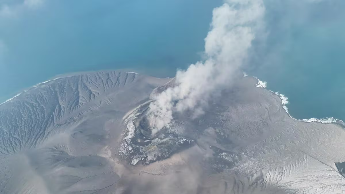 Jakarta Havalimanı Krakatau Külü Nedeniyle Uçuşları Askıya Aldı