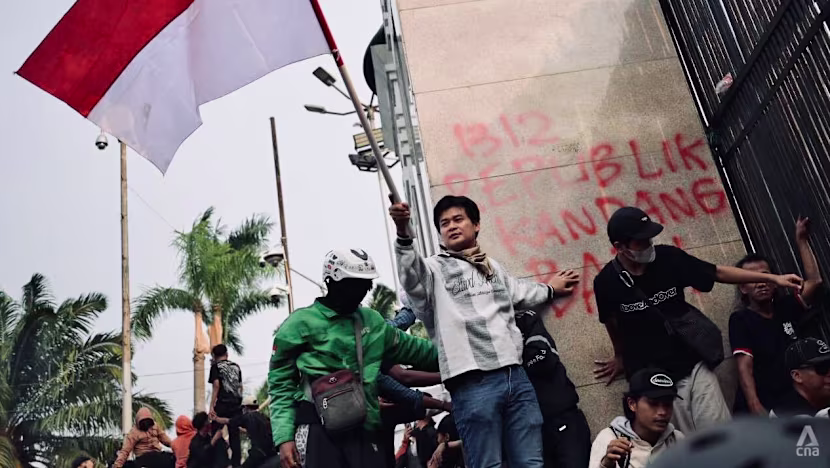 Jakarta'da binlerce kişi yolsuzlukla mücadele için sokaklara döküldü