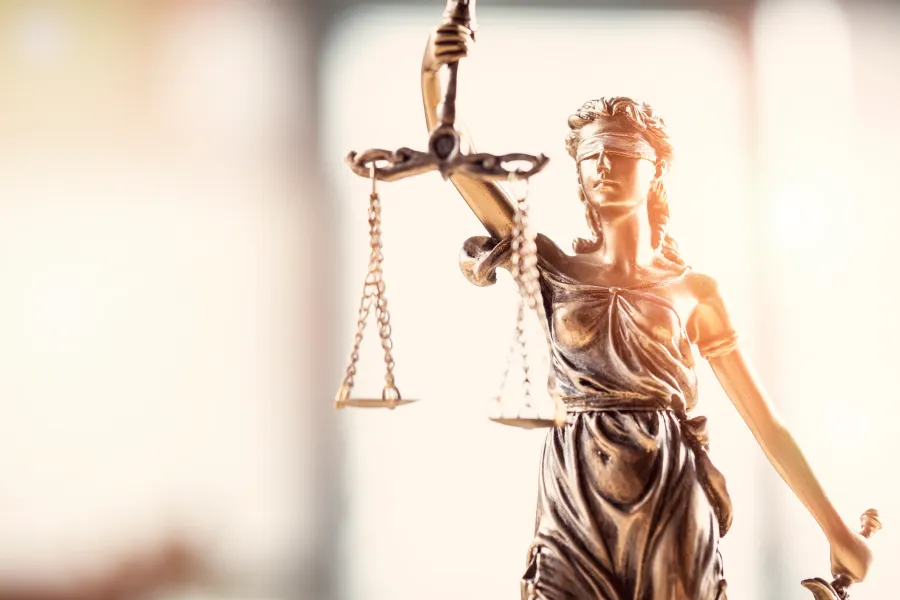 Janus 8 Yıl Sonra: Sendikalar Hâlâ Üyelerini Karanlıkta Tutuyor