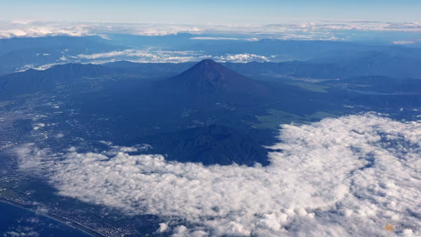 Japon baba 7 yaşındaki oğlunu Fuji Dağı'na tırmanmak için saatlerce terk etti