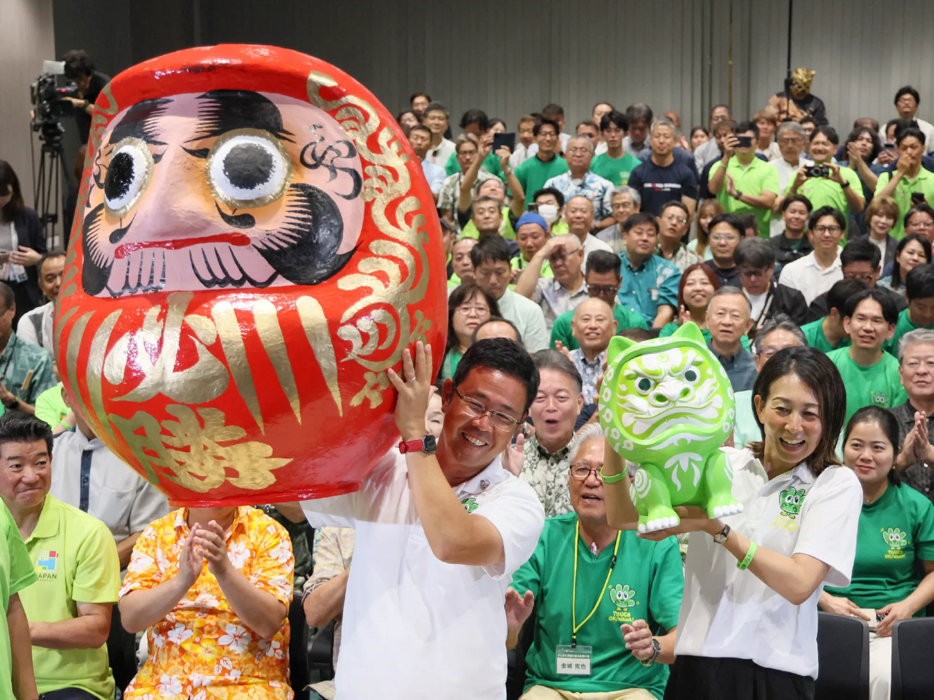 Japon Başbakanı Destekli Aday Okinawa Valiliğini Kazandı