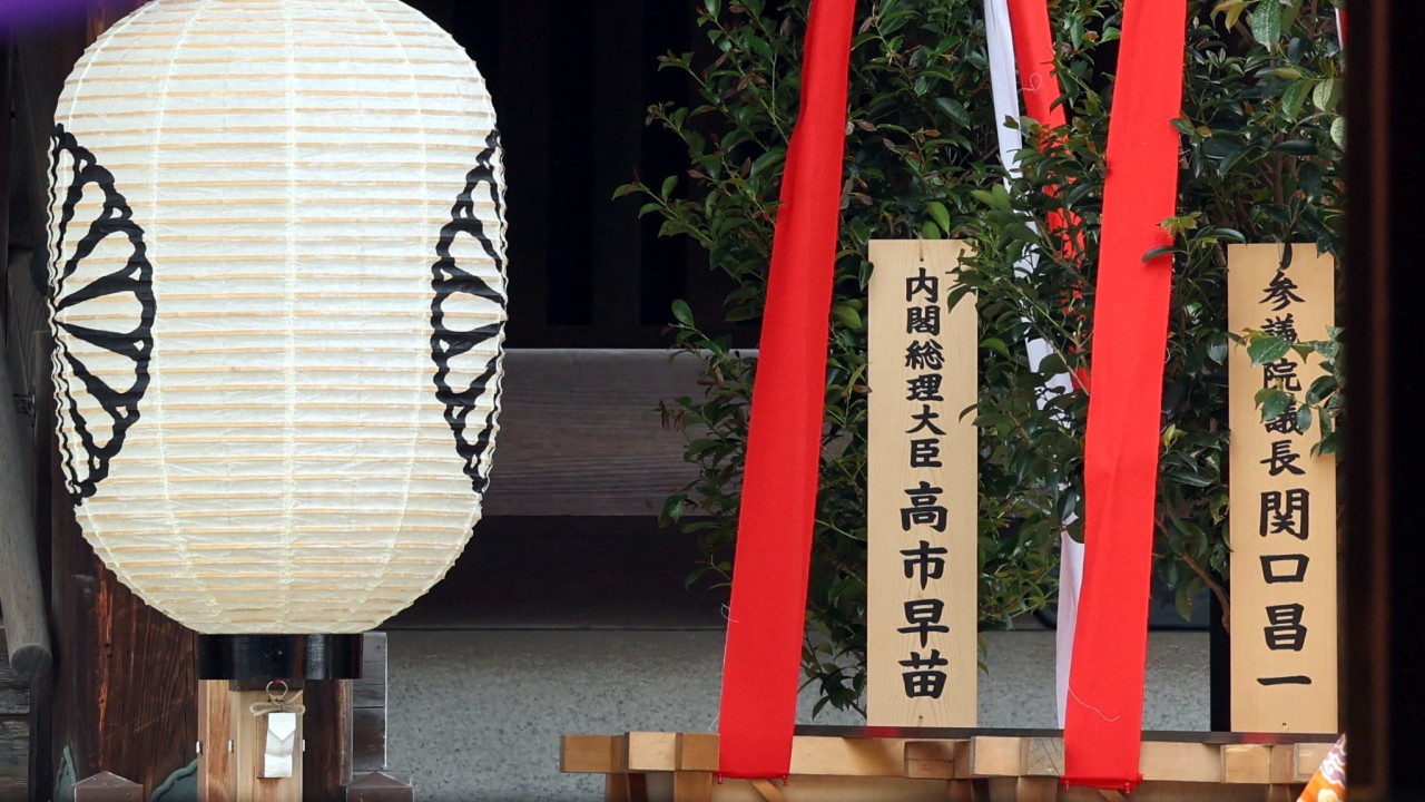 Japonya Başbakanı Takaichi tartışmalı Yasukuni Tapınağı'na sunu gönderdi
