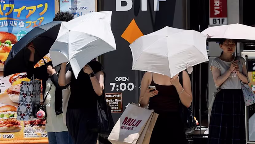 Japonya yılın ilk 'kavurucu sıcak' günleriyle kavruluyor