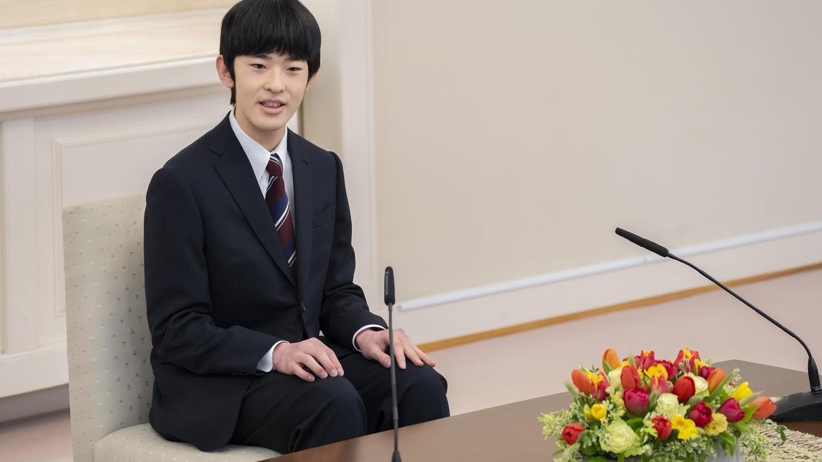 Japonya'da kriz: İmparatorluk tahtı erkek varise kilitlendi