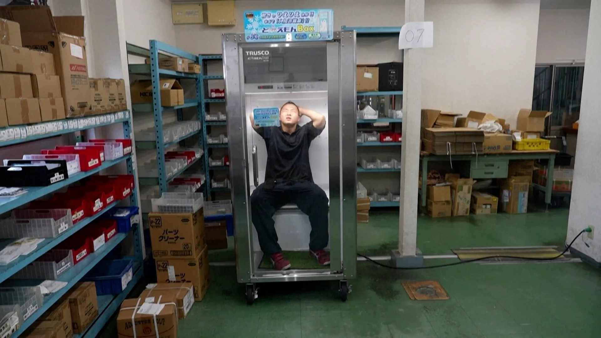 Japonya'nın Yeni Isı Dalgası Silahı: Yürüyerek Girilen 'İnsan Buzdolapları