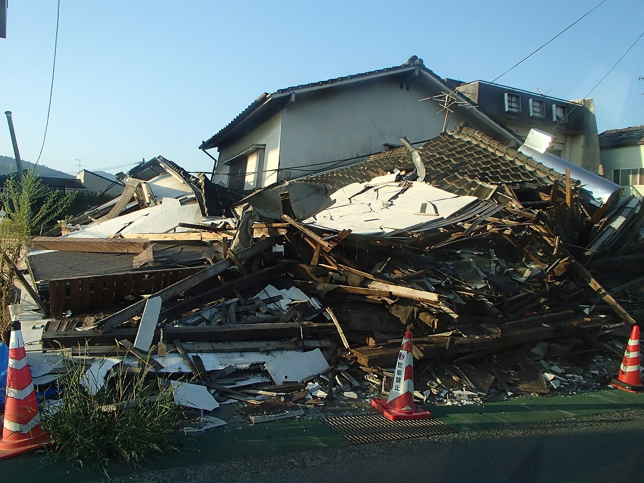 Japonya'nın güneyinde 7,1 büyüklüğünde deprem: Kyushu sarsıldı