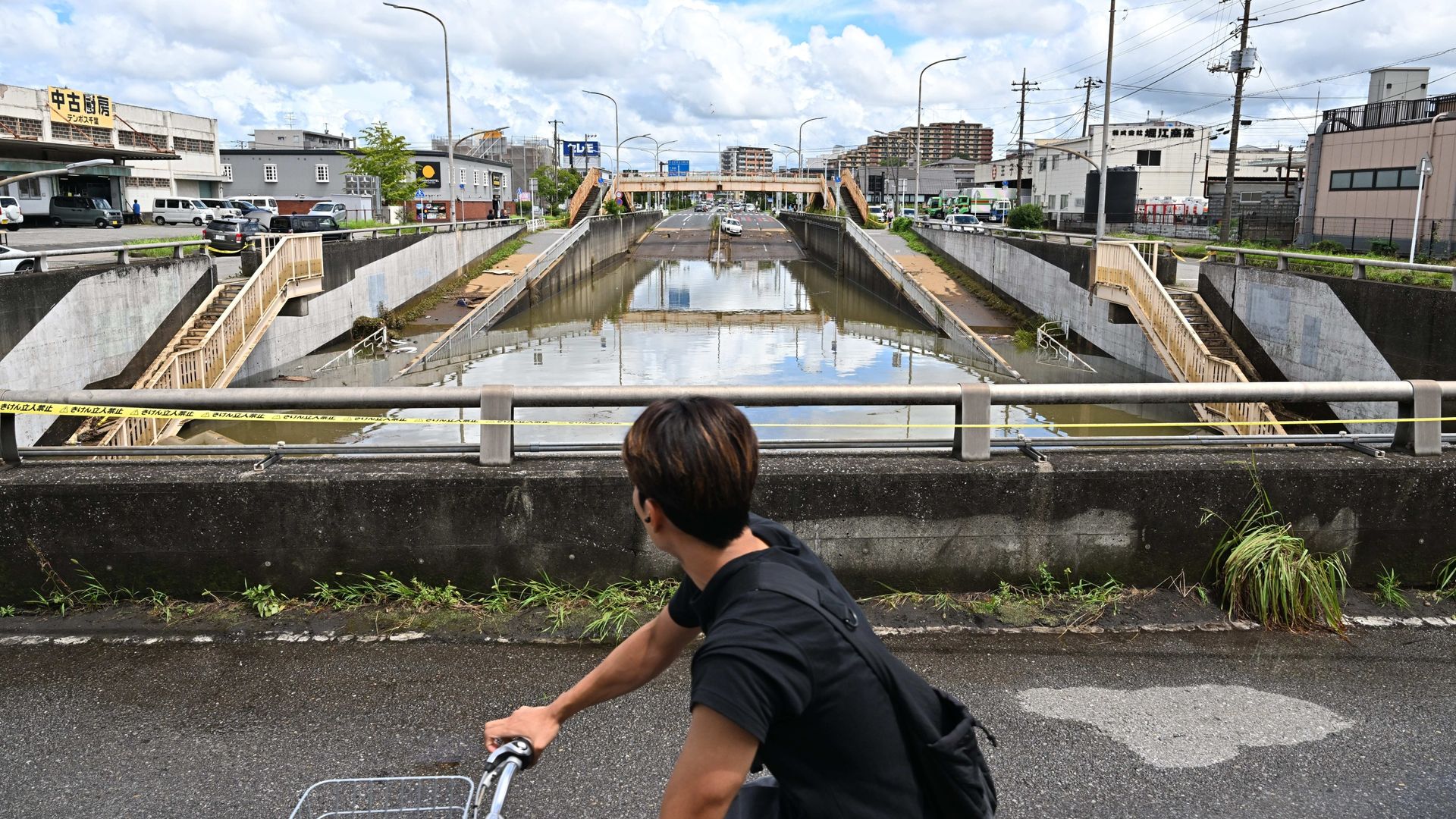 Japonya'da rekor yağış sel felaketi: 4 ölü, binlerce mahsur