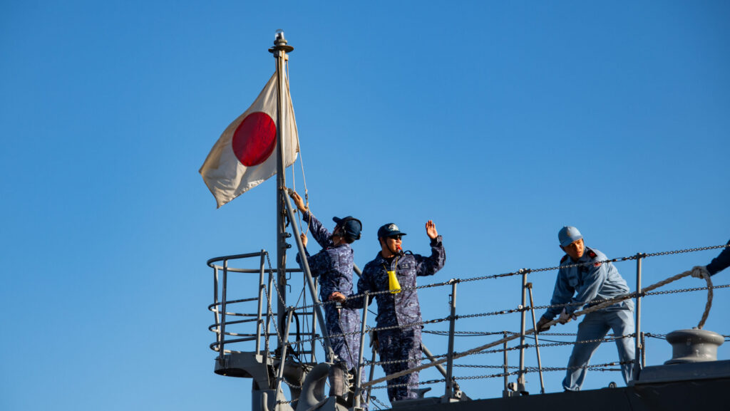 Japonya ve Vietnam'dan hızlı çıkarma gemisi iş birliği