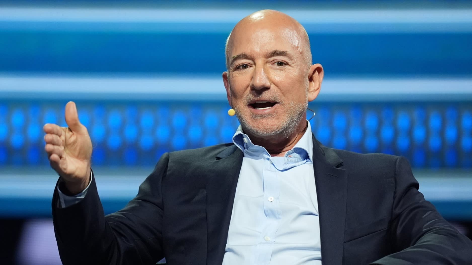 Jeff Bezos: Yapay Zeka 'Altın Çağ' Getirecek, İşsizlik Korkusu Yersiz