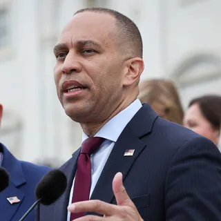 Jeffries, New York ön seçimleri için Mamdani ile krizi küçümsedi