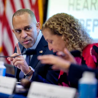Jeffries’ten Wasserman Schultz’a şok: Desteğini esirgedi