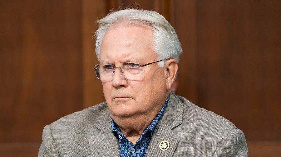 Jerry Carl, Alabama Kongre Ön Seçimini Kazanarak Geri Dönüyor