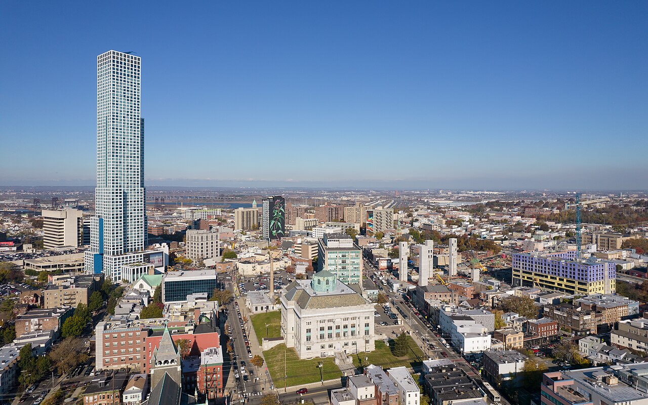 Jersey City'de %15 Vergi Artışı: Manhattan Karşısında Mali Kriz