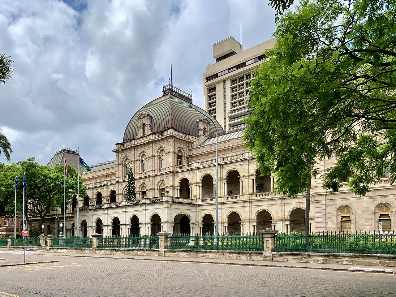 Joh’nun Gölgesi Queensland’da Yeniden mi Beliriyor