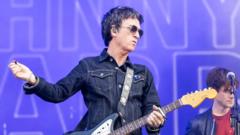 Johnny Marr, Smiths ve Billie Eilish ile Çaldığı Gitarları Açık Artırmaya Çıkarıyor