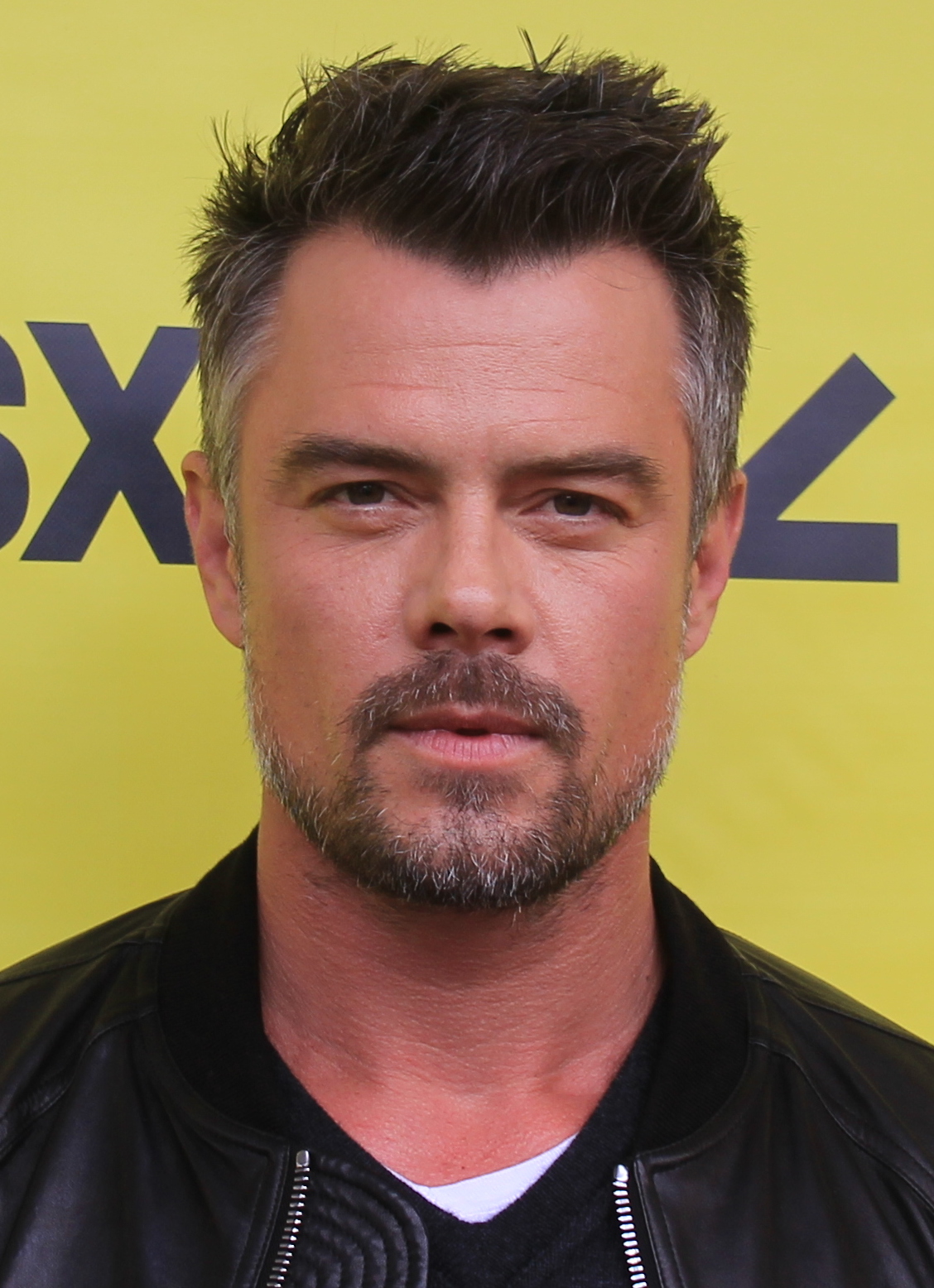 Josh Duhamel, Los Angeles'taki Evini Satıyor, Minnesota'daki Kulübesine Yerleşiyor