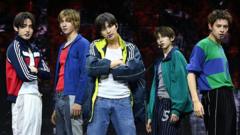 K-pop grubundan konser kuralları için telefon uyarısı