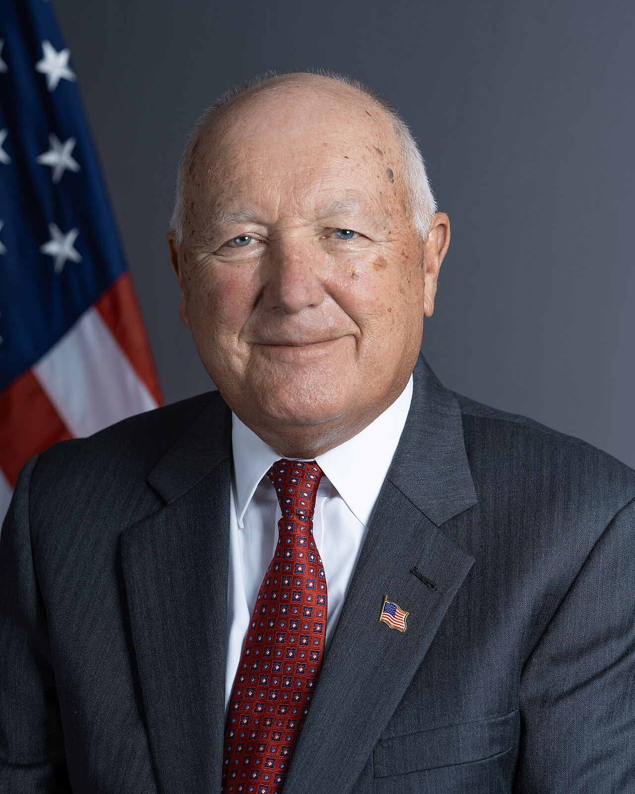 Kanadalılardan Pete Hoekstra'nın Sınır Dışı Edilmesi İçin İmza Kampanyası