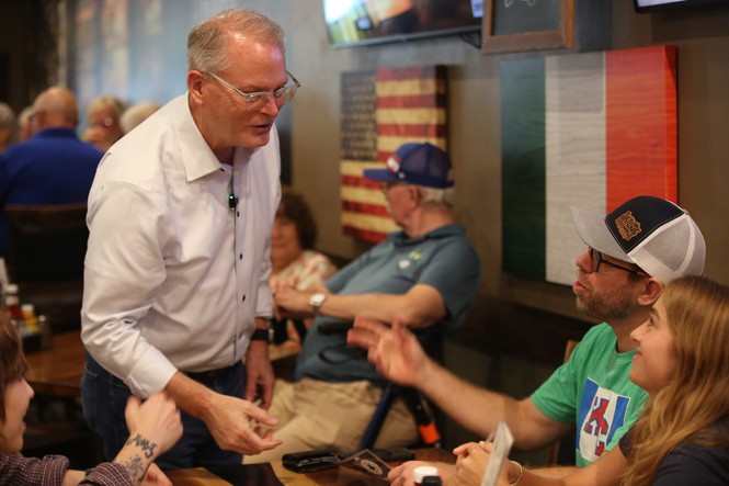 Kansas Demokratları 94 Yıl Sonra Bir Papazla Şansını Deniyor