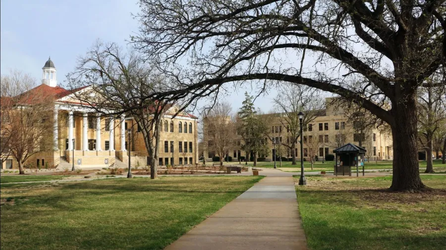 Kansas'ta belgesiz öğrencilere eyalet içi harç yasasına dava