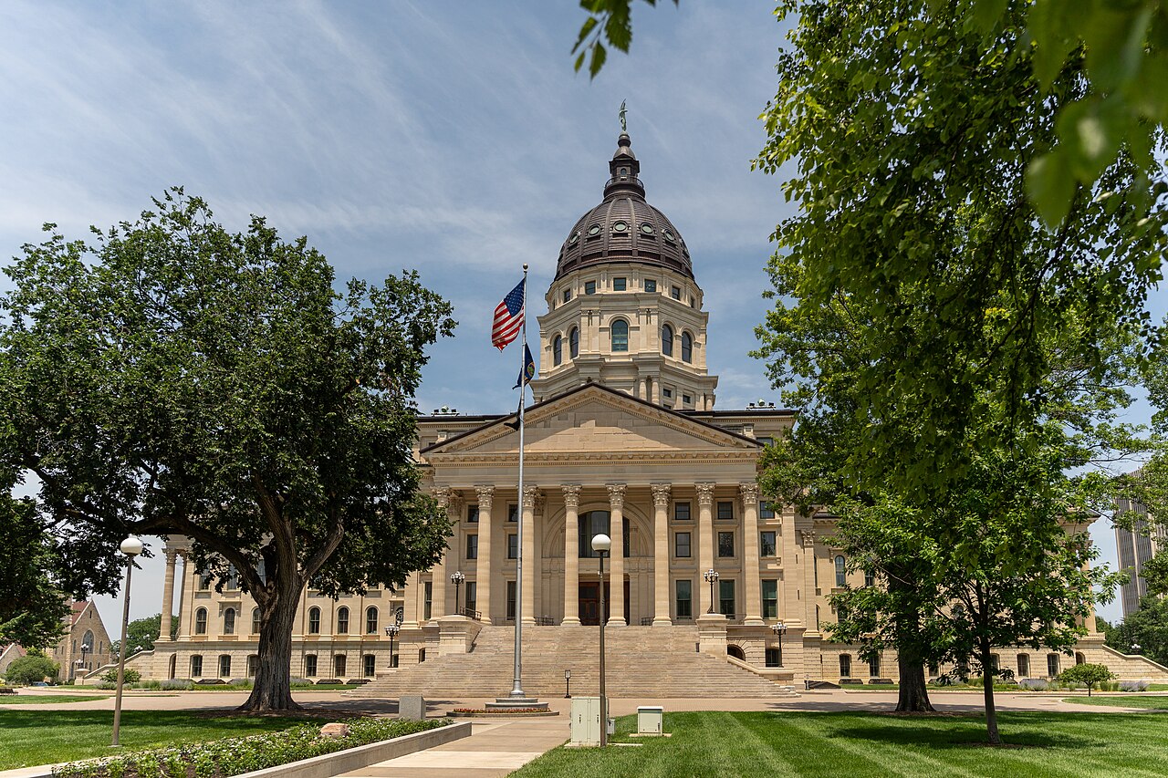 Kansas Senato Yarışında Cumhuriyetçilere Uyarı: Durum Belirsiz