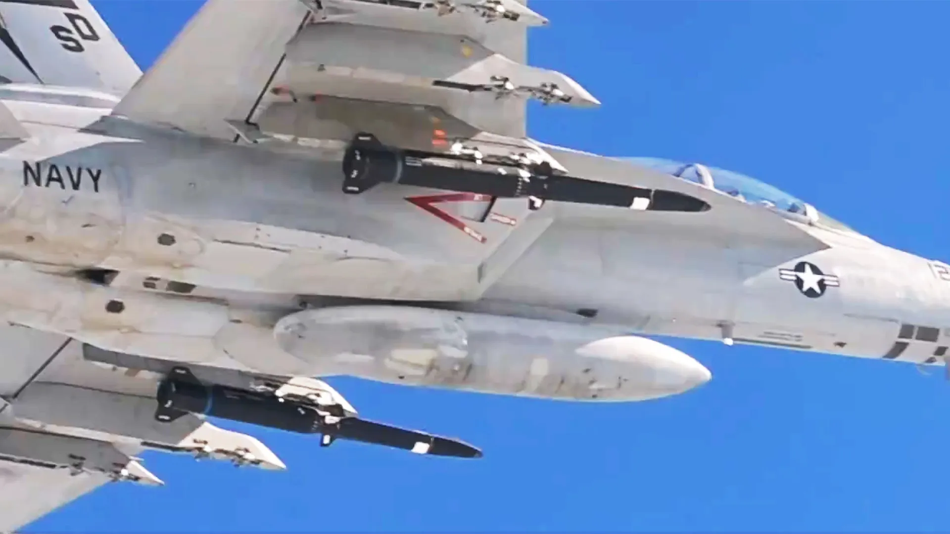 Kara Sakal Hipersonik Füzesi İlk Kez F/A-18 Super Hornet'te Görüntülendi