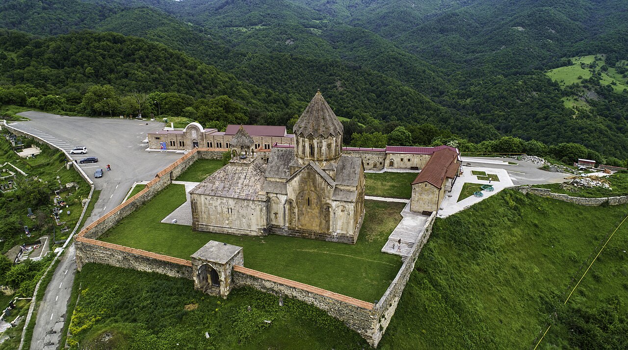 Karabağ Manastırlarında Hristiyan İbadeti: Azerbaycan ve Ermenistan Arasında Dini Miras Gerilimi