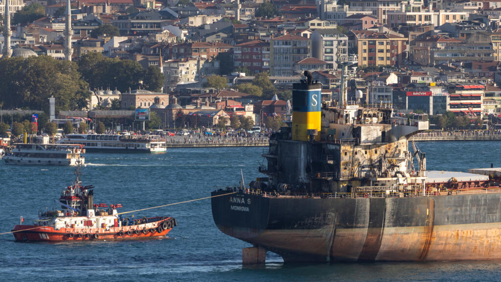 Karadeniz'de kargo gemilerine saldırılar: NATO acil toplandı, Türkiye'nin savaş gemisi tutumu kilit
