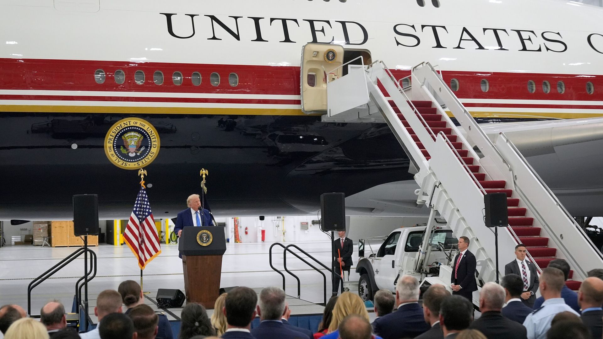 Katar'dan Hediye: Trump'ın Yeni Air Force One'ı Tanıtıldı
