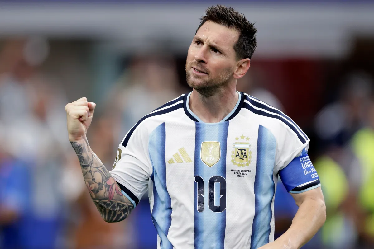 Katar'da Messi'nin Dev Heykeli Açıldı: 26 Metrelik Anıt
