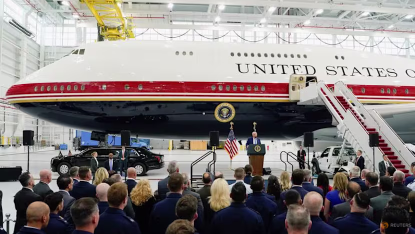 Katar'a ait dönüştürülmüş jet, Trump'ın Kuzey Dakota ziyareti için Air Force One olarak uçtu