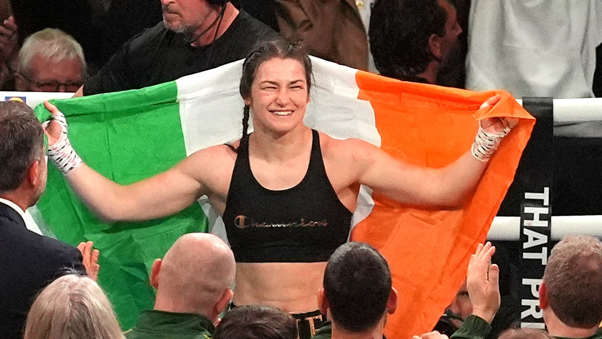 Katie Taylor, Boks Kariyerinin Son Maçını Kazandı