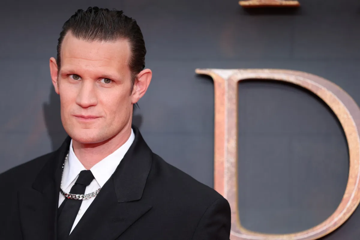 Keanu Reeves'in Uçakta 'Morbius' İzlemesine Matt Smith'ten Epik Tepki