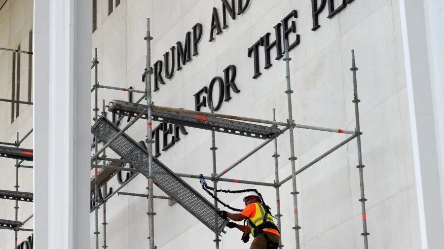 Kennedy Center, Trump adını cepheden kaldırmayı davaya kadar erteledi