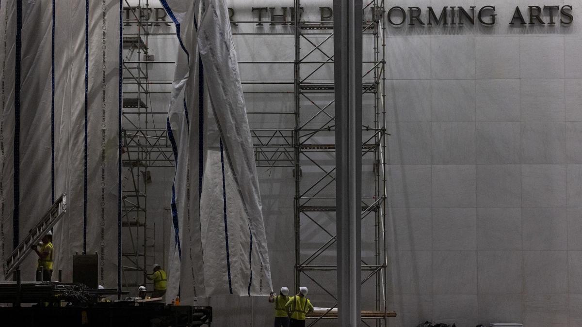 Kennedy Center'dan Trump'ın Adı Söküldü
