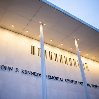 Kennedy Center yeniden Trump adını taşıyacak