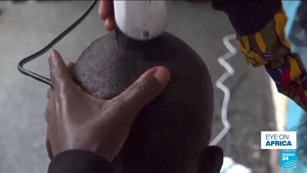 Kenya'da berberler ruh sağlığı tedavisine nasıl destek oluyor