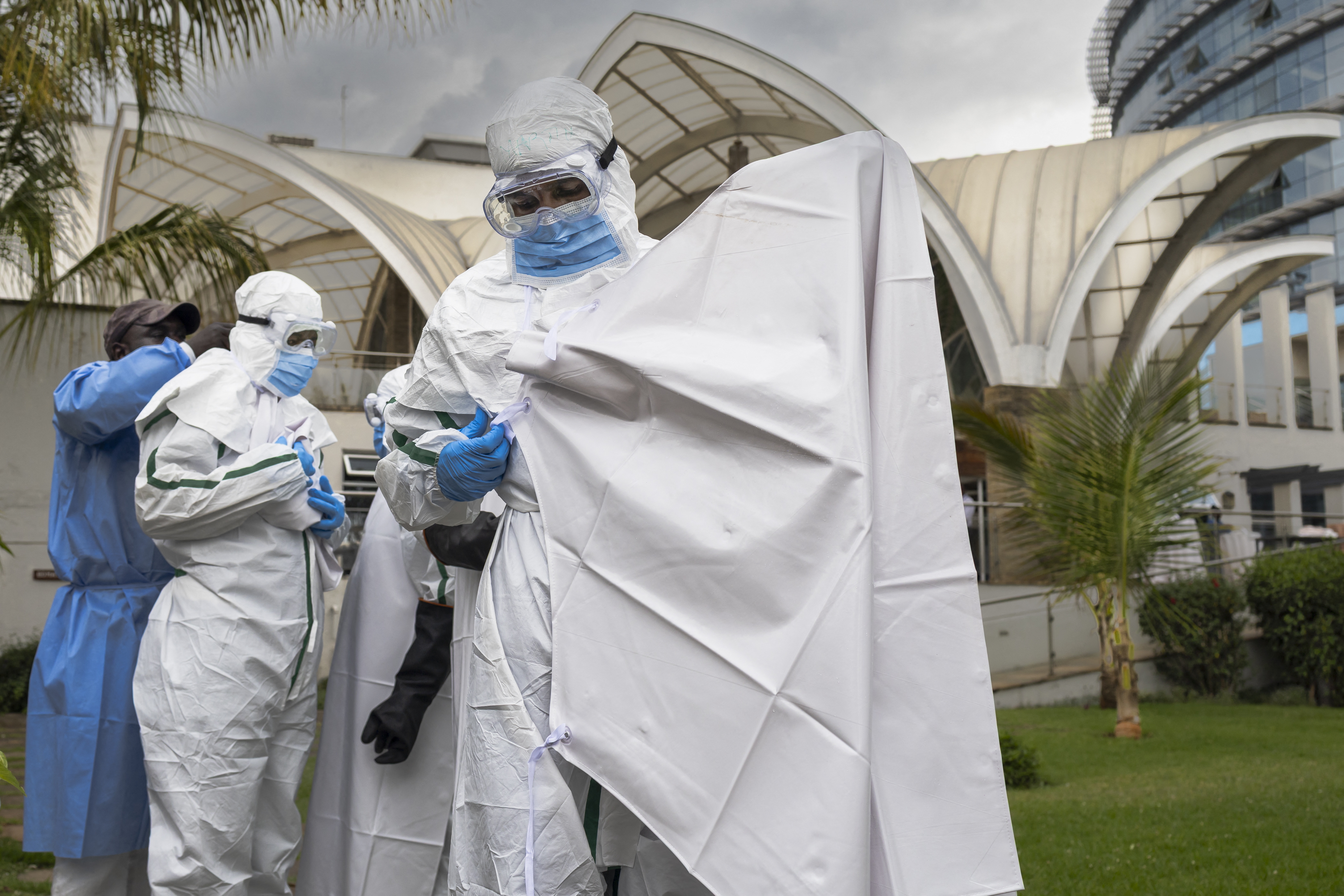 Kenya ve Nijerya'da Ebola vakaları: Yetkililer temas izini sürüyor