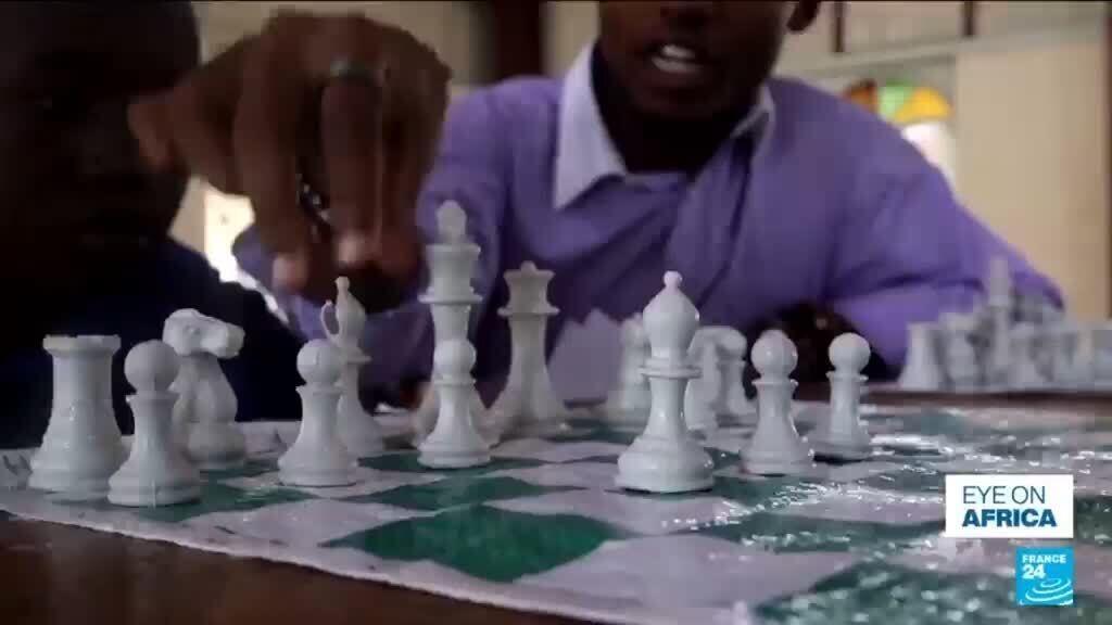 Kenya'da Geri Dönüştürülmüş Plastikten Satranç Takımları