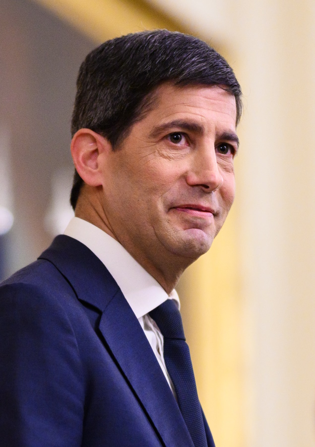 Kevin Warsh Fed'in başına geçti: Ekonomistler faiz artışı bekliyor
