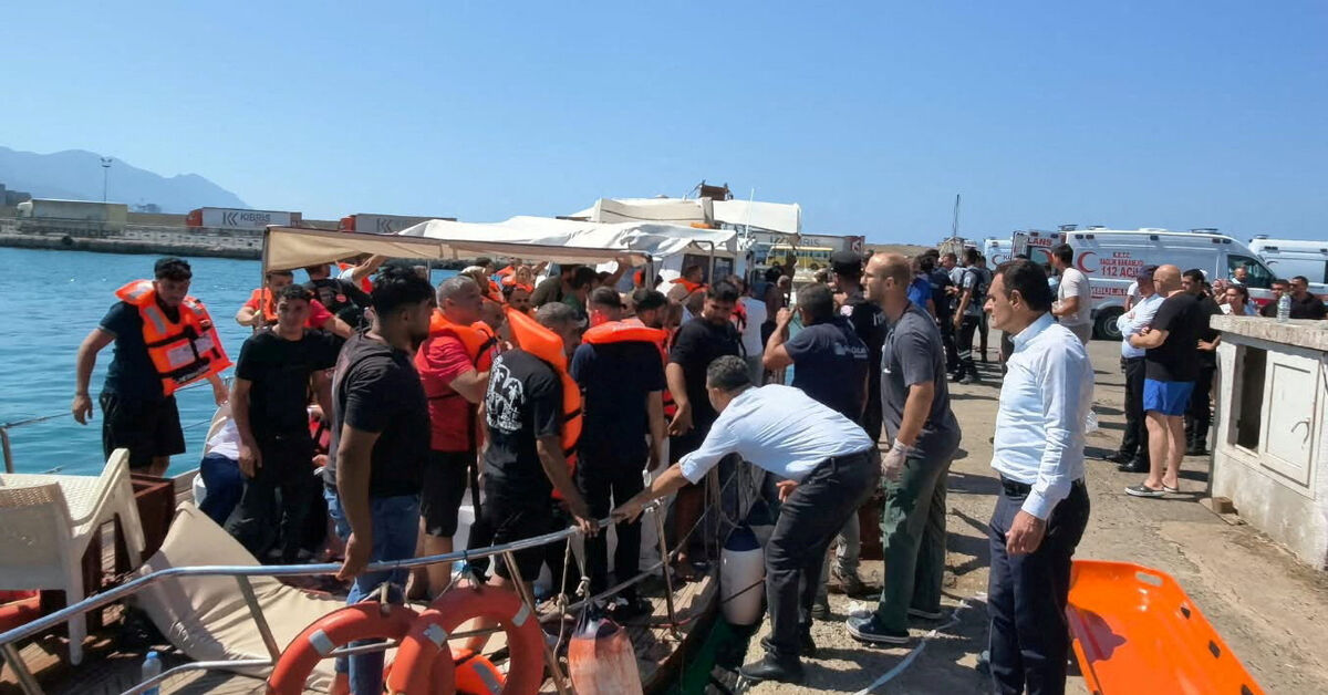 Kıbrıs'ta Feribot Faciası: Anne Kızının Elinden Kaydığını Anlattı