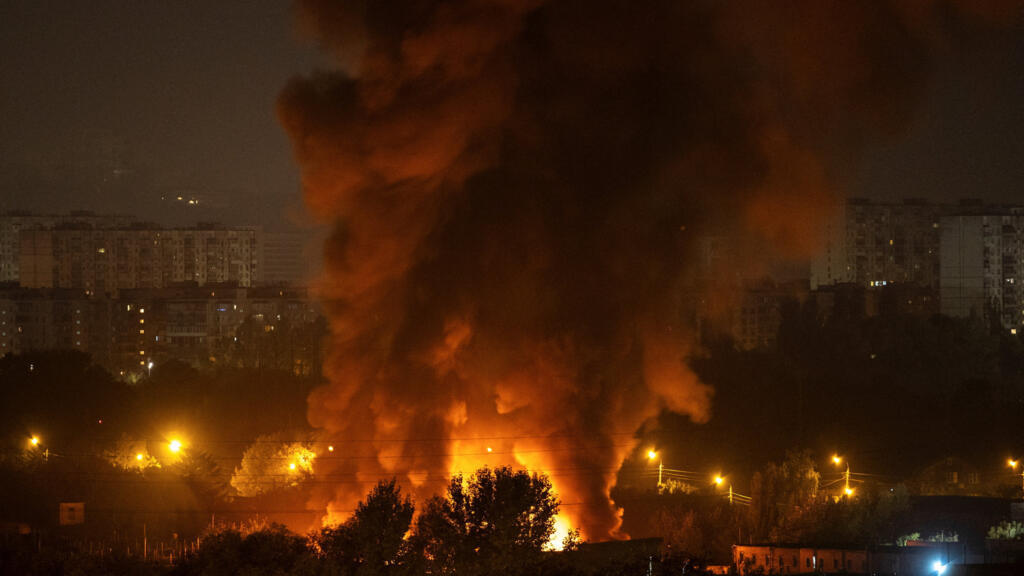 Kiev'e 'Kitlesel Saldırı': En Az İki Ölü