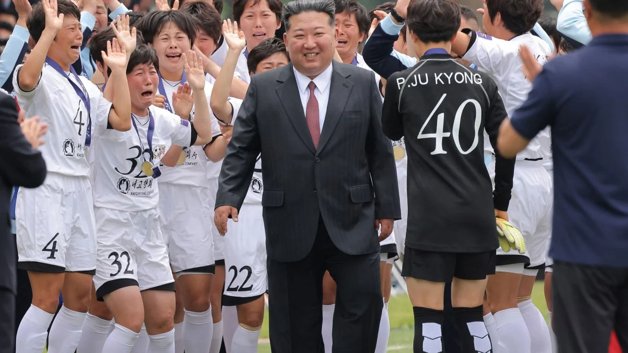 Kim Jong-un'dan futbolculara duygusal karşılama