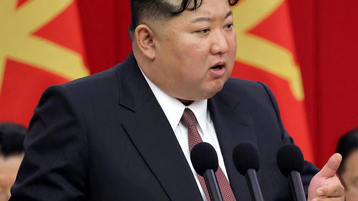 Kim Jong-un'dan yeni füze ve silah testleri: Gözdağı mı