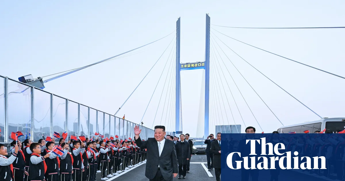 Kim Jong-un yeni köprüden Çin'e geçti