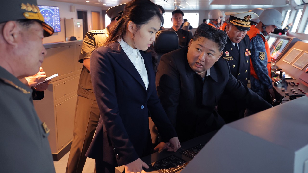 Kim'den nükleer donanma sinyali: 10 bin tonluk savaş gemisi planı
