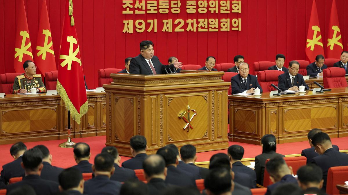 Kim: Kuzey Kore 5 yılda yılda 2 savaş gemisi inşa etmeli