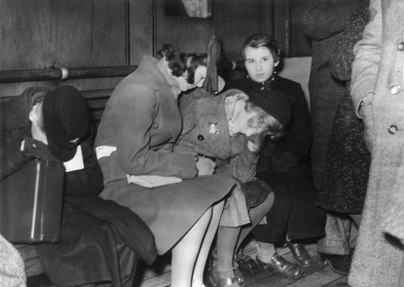 Kindertransport'un 100 yaşındaki tanığı ailesinden ayrıldığı istasyona dönüyor